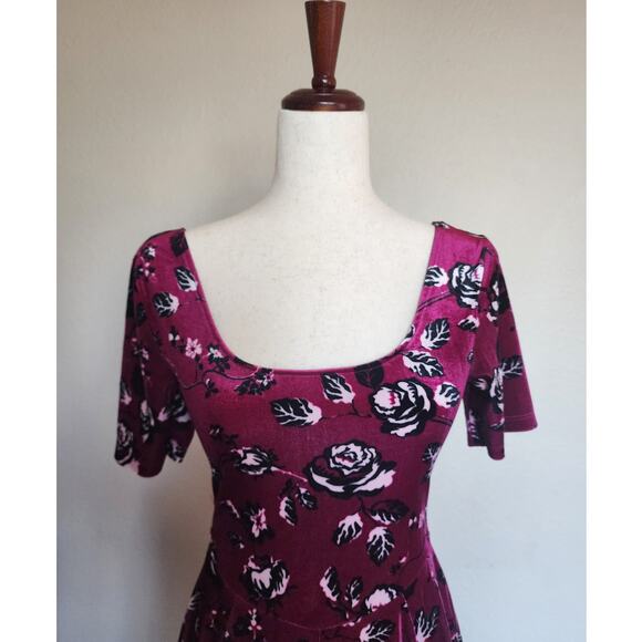 Women's Velvet Floral Skater Dress SZ Small Fairygoth - Picture 5 of 11